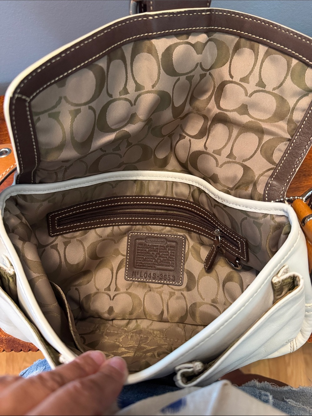 Coach Soho shoulder bag - perfect condition - Cream and Tan Leather Buckle - Picture 6 of 6